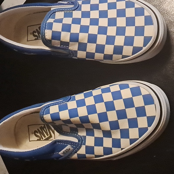 Shoes - Picture 2 of 4